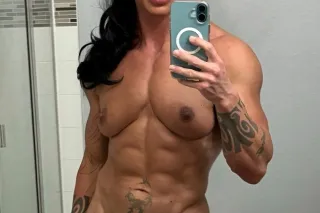 Female Bodybuilder - Image 10